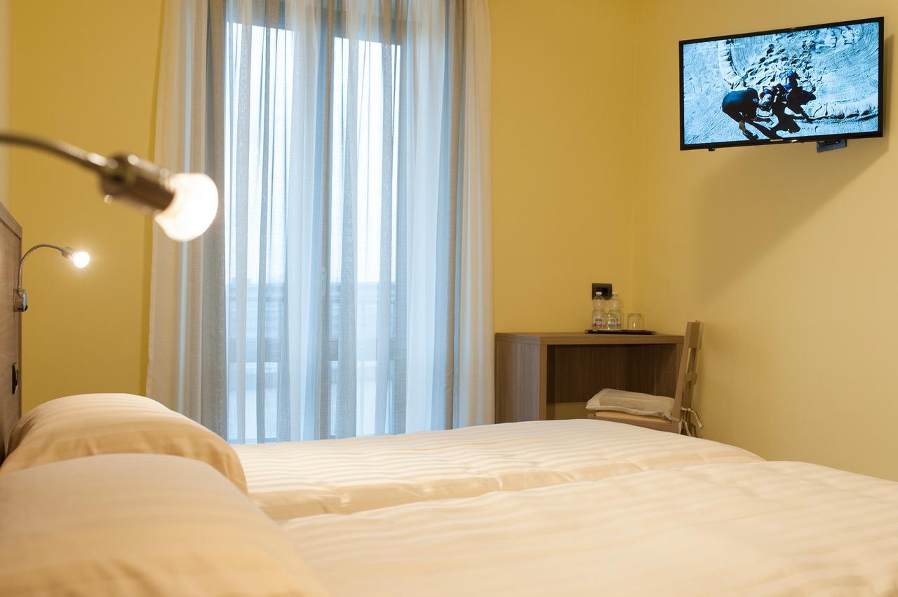 Hotel Ristorante Piccadilly 산티아 외부 사진